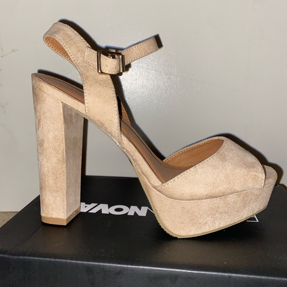 heels - Picture 7 of 11